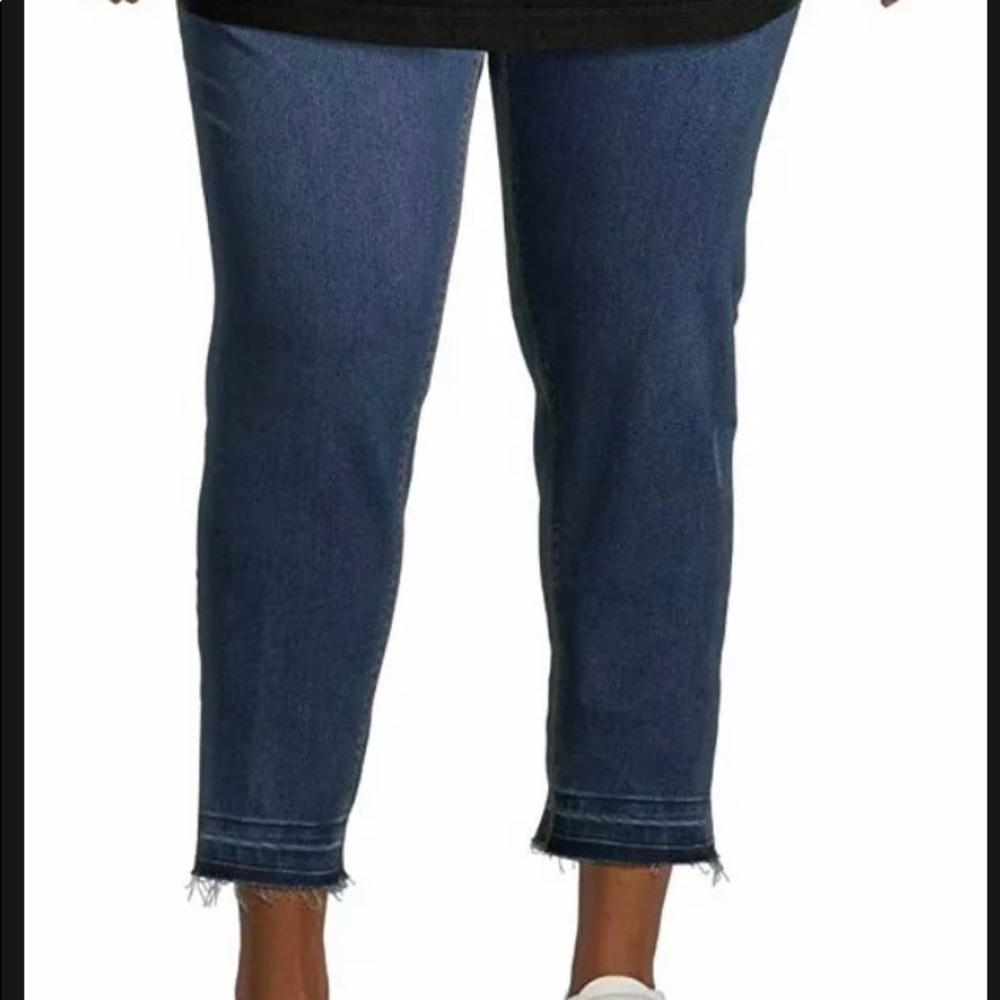 Terra & Sky WOMENS PLUS SIZE Pull On Elastic Waist Stretch Denim jeans.
